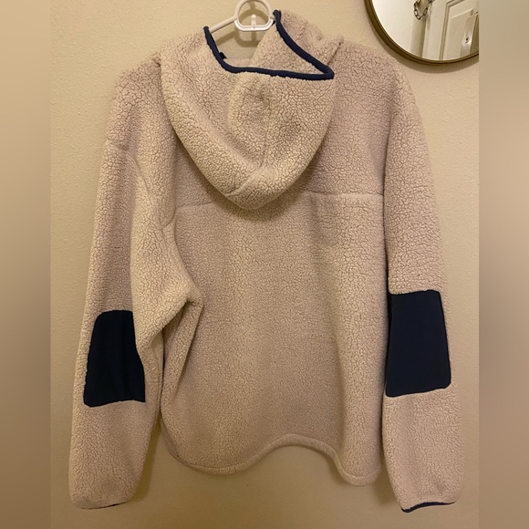 Hooded sherpa - Picture 2 of 3